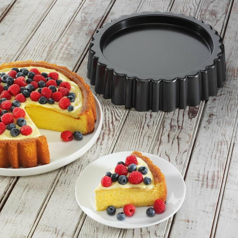 Cookware, Cutleries & Mugs |  Metallic Non-Stick Maryann Cake Pan (27 Cm) Cookware, Cutleries & Mugs Cookware, Cutleries & Mugs